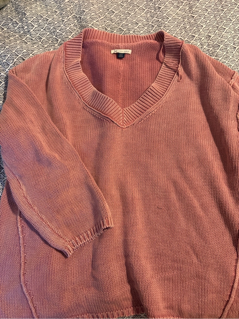 American Eagle Outfitters Men's V-Neck Sweater - Dusty Rose